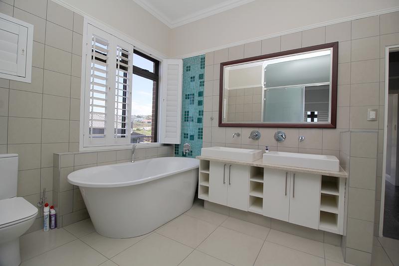 8 Bedroom Property for Sale in Reebok Western Cape